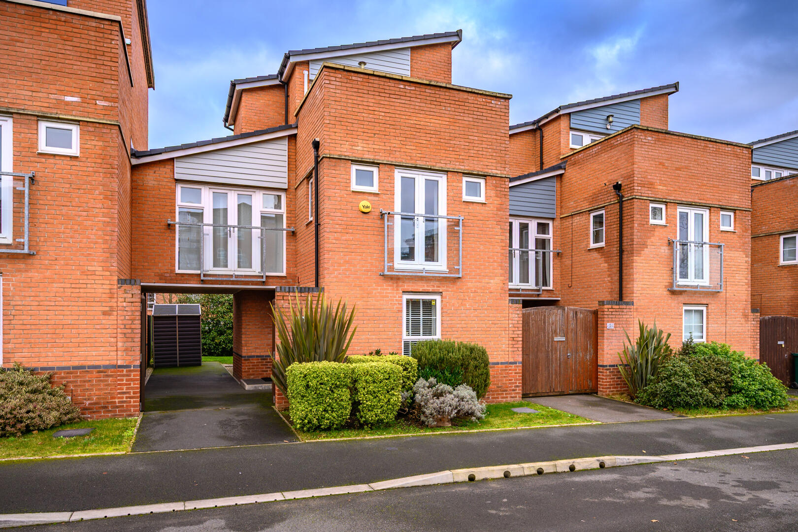 The Moorings, CV1 – Stunning Unique Design with Rooftop Terrace